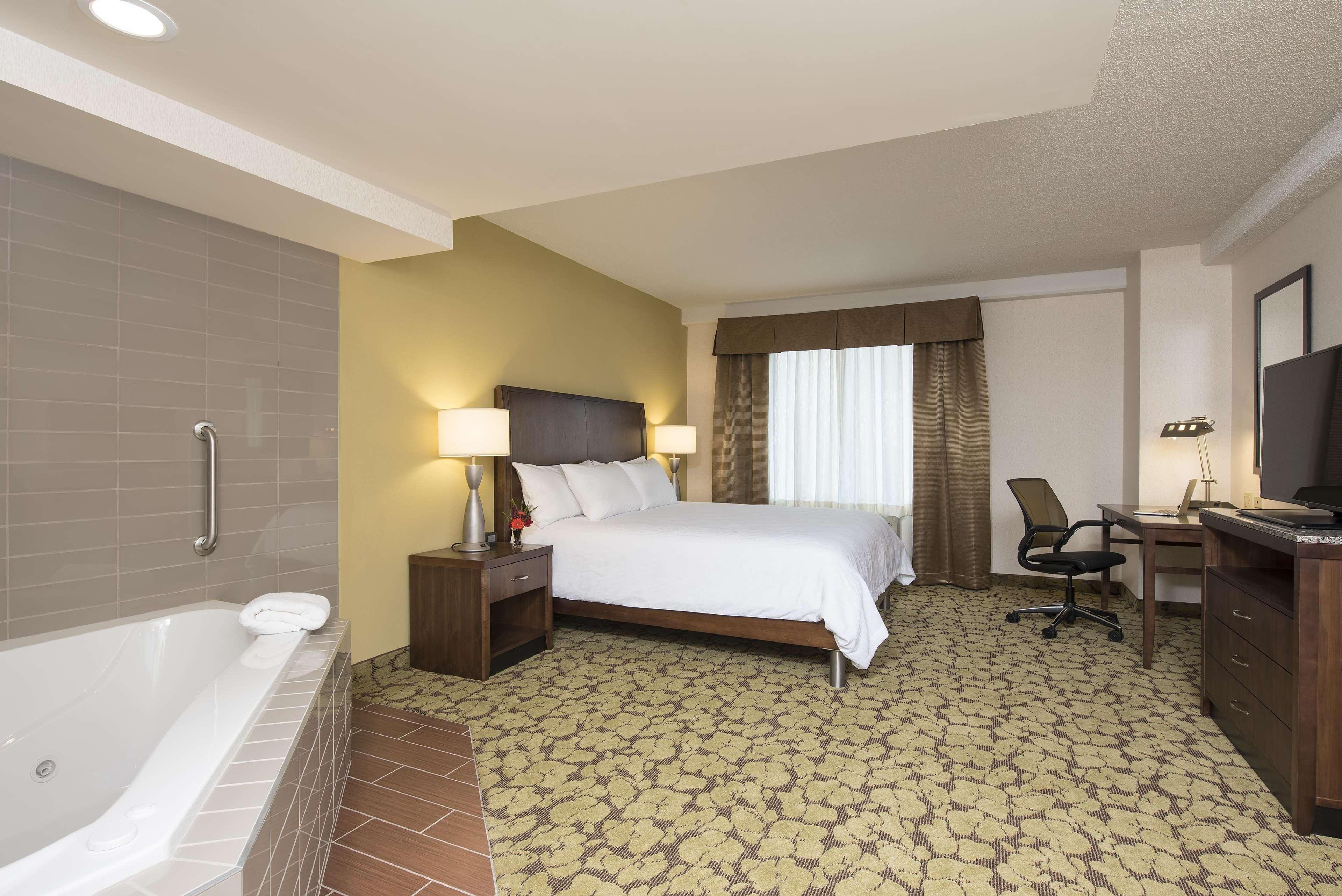 Hilton Garden Inn Louisville Downtown Exterior foto