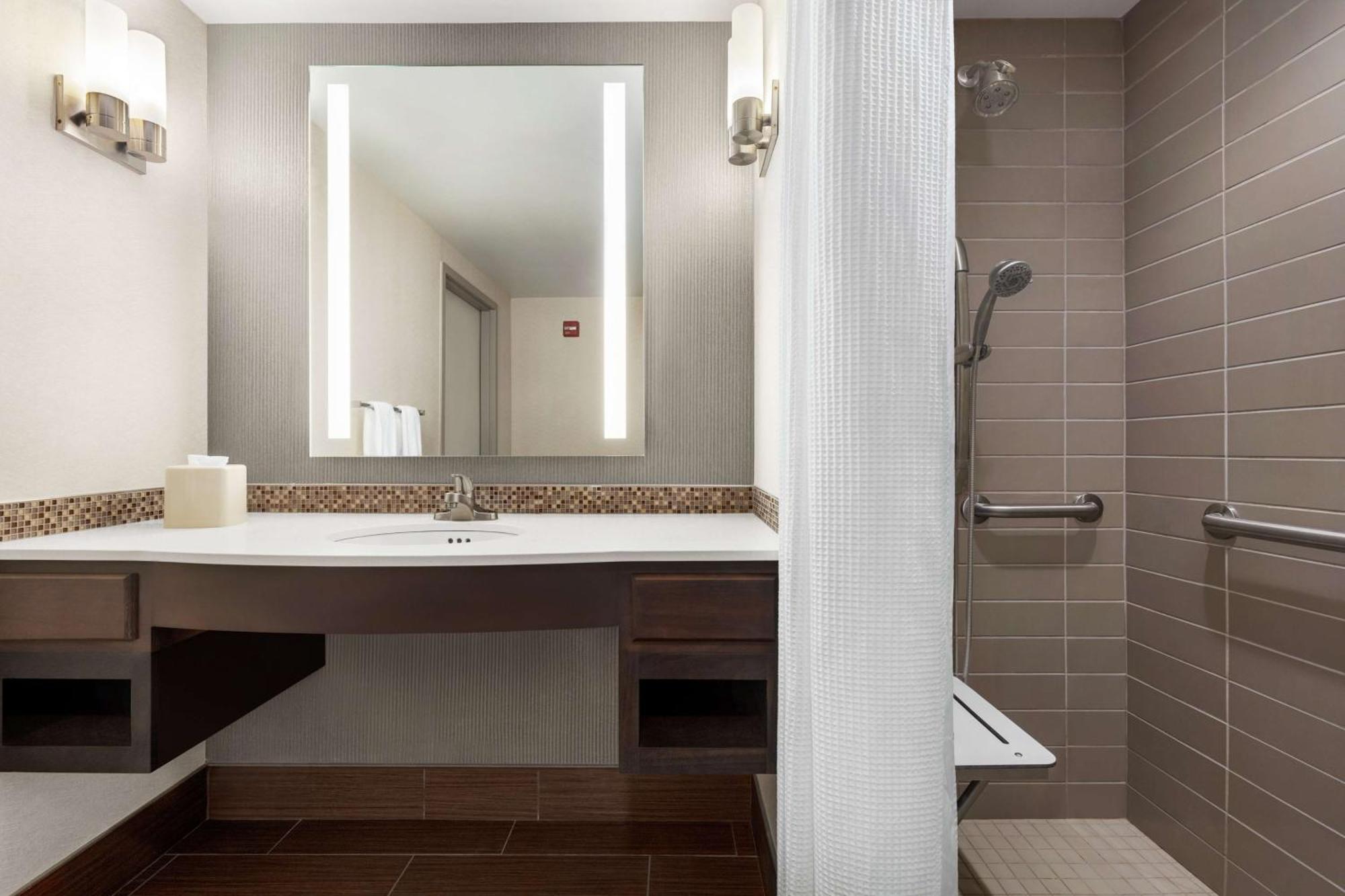 Hilton Garden Inn Louisville Downtown Exterior foto